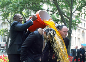 http://www.dreamstime.com/stock-images-harry-carson-gives-gatorade-shower-image23334204